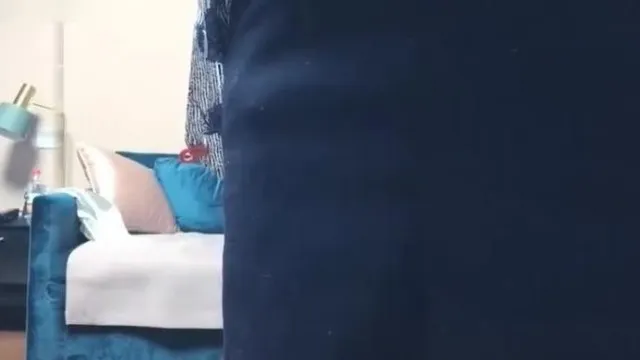 El mejor amigo del príncipe Tanhua concertó una cita con una joven sexy con medias negras y piernas largas, tuvieron sexo con ella y ella se besó con lengua y boca.