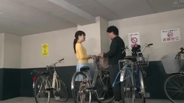 若妻乳首こねくり回し サイレント絶頂イキ中出し痴漢 駐輪場Ver