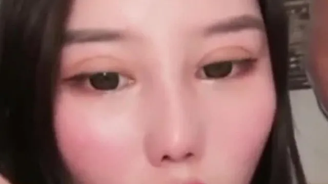 妹子会所推油勾引小哥要求小哥扣逼给口交骑乘啪啪