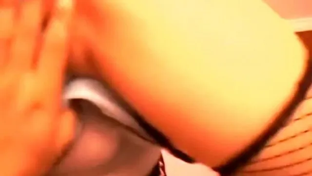 J'ai attrapé une salope et j'ai demandé à quelqu'un de la baiser de différentes manières, sinon elle ne serait pas contente.