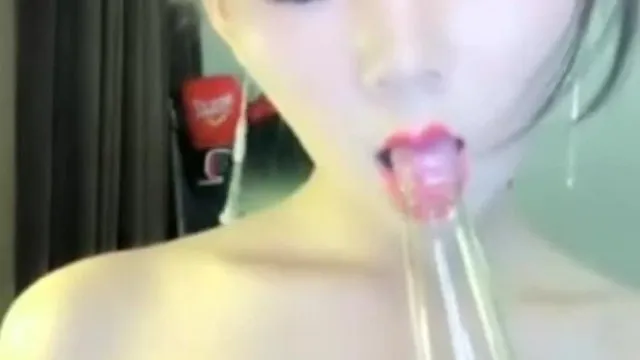 苗条身材性感情趣内裤诱惑漏奶子自摸隔着内裤摩擦逼逼