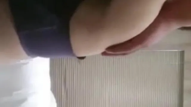 老哥探花约了个丰满少妇啪啪穿着裤子直接后入大力猛操连续