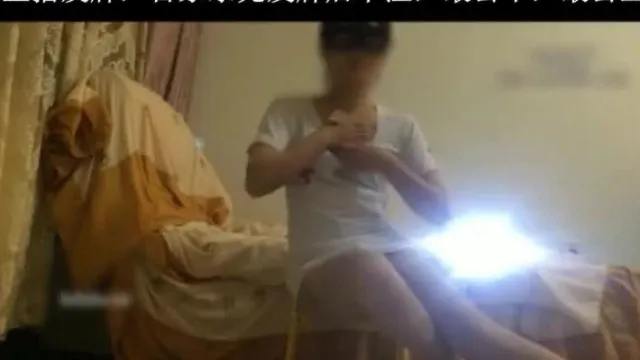 Mon mari aime les petites infirmières, alors j'ai acheté ce costume sexy