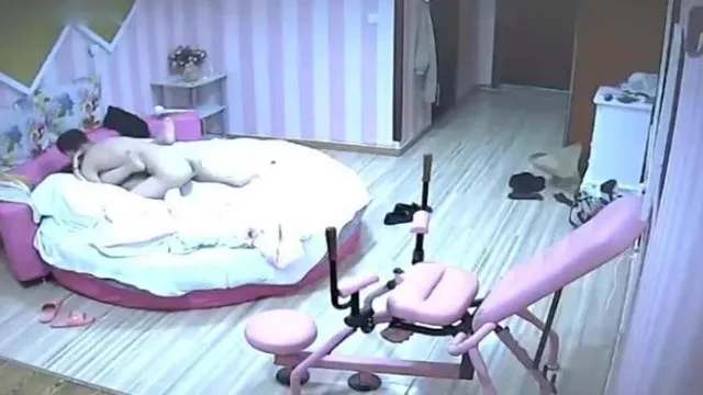 美女與男友開房舔穴吃雞雞各種高難度姿勢爽死