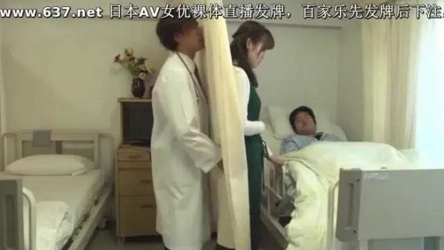 絶対に声を出してはいけない状況なのに、カチコチにおっ起ったチ●ポを見せつけられ羞恥心を煽られるが、逆に今までにない性癖が覚醒し、声を殺してイキ狂うドエロ妻