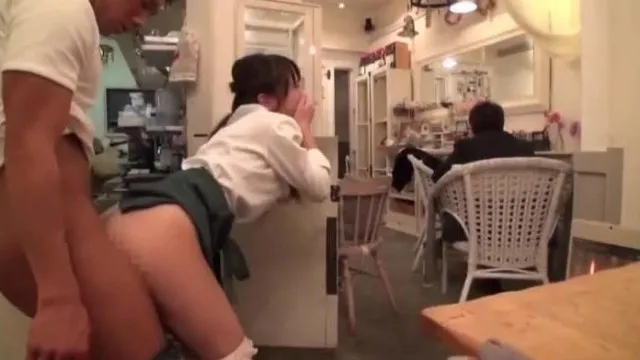 ¡Esa chica que estaba en cierto grupo ídolo famoso finalmente aparece en AV! ¡Una chica masoquista pervertida con un deseo sexual sin fondo a pesar de que sólo hay una persona para experimentarlo!
