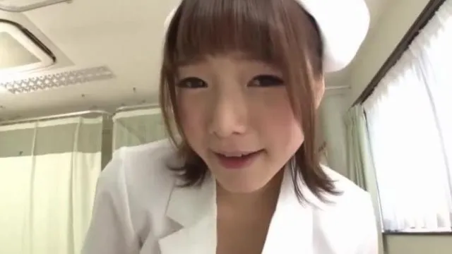 我無恥地住在一家受歡迎的醫院裡，病人不想離開，因為那裡擠滿了激進的護士