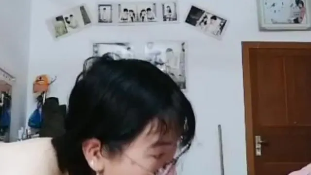 敞亮夫妻全程露脸家中激情啪啪，骚逼特写展示舔得都带声，