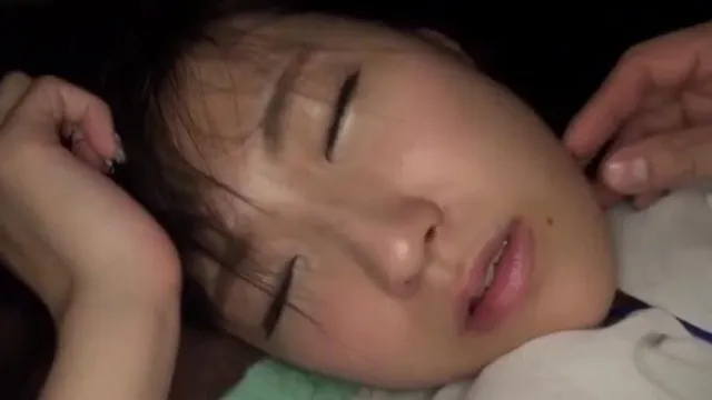 即使當他被用作新玩具的測試對象並被迫射精時，他也說：「你想當導演，對吧？一個虐待狂的村婦，當有人說時，她什麼也說不出來，就會情不自禁地睡著：