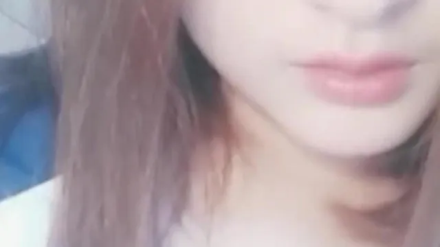 手機直播年齡不大漂亮學生妹扣逼自慰秀逼逼還很嫩喜歡的不