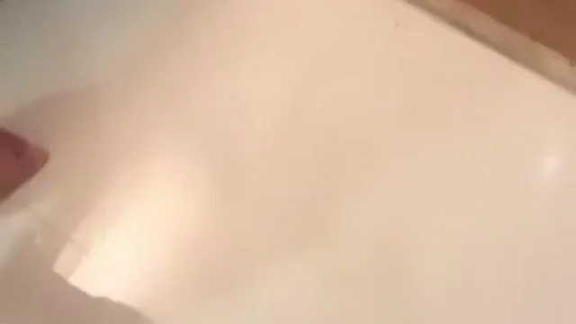 样子有点2逼的小混混骗了个没长几根毛的护校大胸妹酒店开