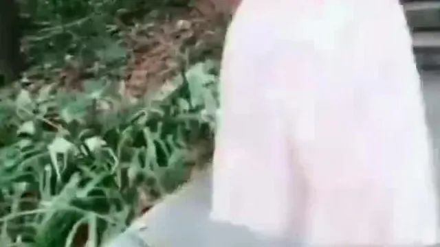 [Excelente Bienestar 2] Una hermosa diosa fue seguida y coqueteada mientras caminaba por el parque.