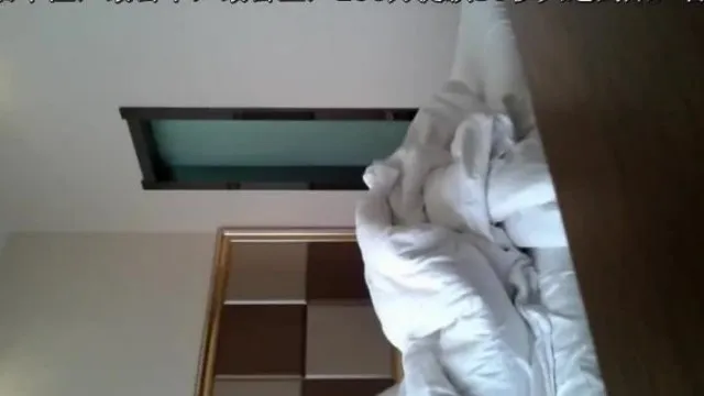 シャワーを浴びてエクスタシーにうめき声を上げた後、恋人と浮気する気まぐれな長髪の美女のフルバージョン