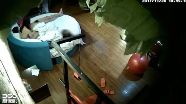 Рекомендация по сквирту - Люйе Рум откровенно сняла на видео чистую и красивую студентку-красотку, которую только один раз трахнул ее парень