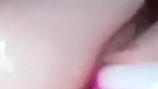[Transmisión en vivo] La tercera parte de la joven sexy, delgada y hermosa con accesorios de defensa personal, hebillas para los dedos y agujeros dobles en el ano.