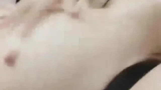 【直播】手機直播看著挺清純的漂亮長髮萌妹自慰漏奶激情