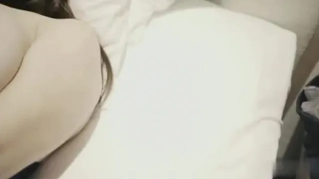 白嫩爆乳情人的疯狂~就这样被大奶妹拥抱着~上下淫慾震荡~被这大奶敲到应该要送医院