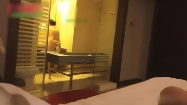 1000元能有多爽~大老闆享受美乳丰满妹的全套服务~一口一口吃光我的精~