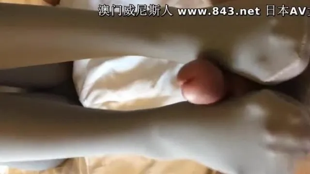 [Perspectiva del novio] La colegiala con bonitas piernas vino a registrarse usando medias negras ~ Llegó al clímax cuando se frotó su gran polla ~