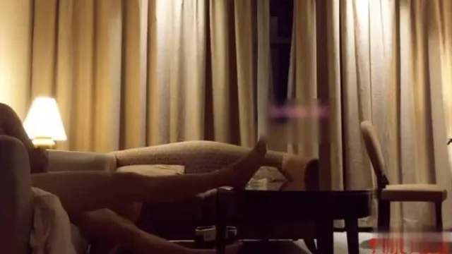 [本土精选!] 康先生 ?好爽~老公射给我!!? 大老闆酒店约砲高挑女公关~呻吟到底就是不要在桌上玩~