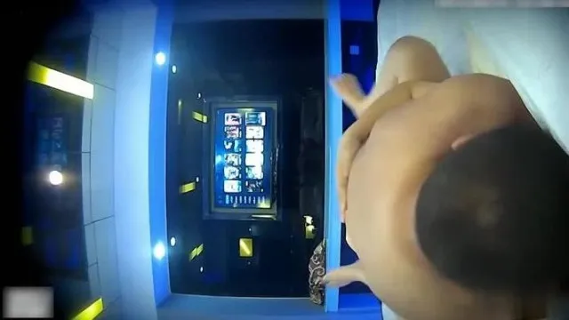 [Fotografía sincera del hotel] El tío infiel se folló violentamente a la chica con los pechos goteantes ~ La chica caliente y follable estaba encima y se meció con fuerza ~ ¡¡Juntos corrieron hasta el orgasmo y tuvieron sexo dos veces seguidas!!