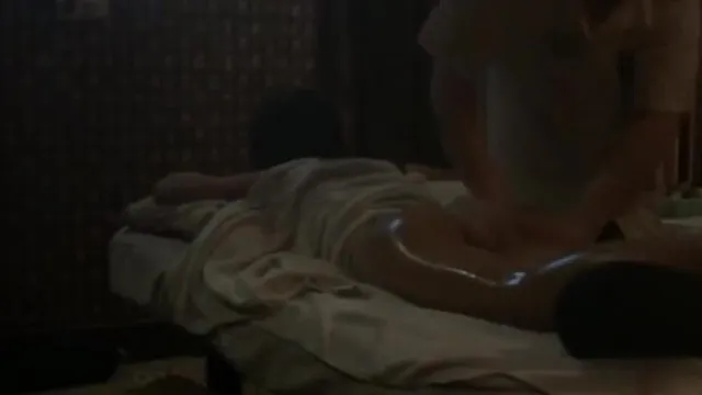 老师傅鹹猪手被偷拍!! 偷偷趁顾客睡着时加码按摩嫩穴!!