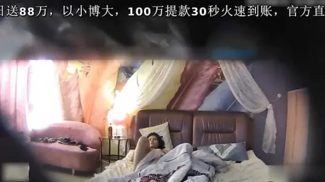 La joven pareja regresó a la habitación para descansar después de su viaje de aniversario. Tan pronto como entraron a la habitación, se quitaron la ropa uno por uno. ¡¡Tuvieron una pelea continua en la cama durante 2 rondas hasta que les llenaron de leche sin condón!! !!
