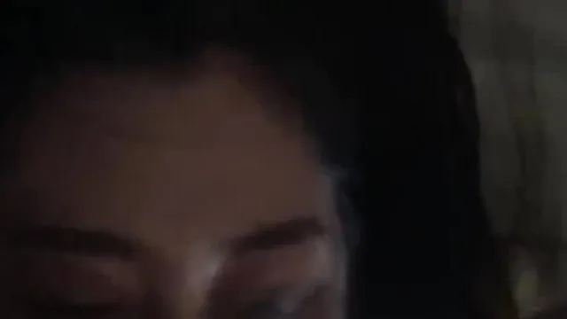 载正妹网友去开房~路上逼逼就已经痒了~只好先解放~回房间再继续吃戳冲捧插~