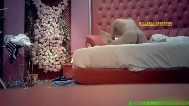 [本土精选!] 仓本C仔 原来是援交校队啊!!社团时间就到酒店约啪一波~情趣内衣调起社长性慾!!