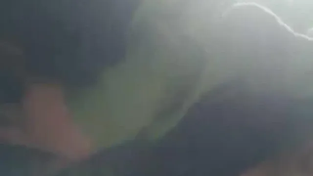 Subindo uma montanha até ficar pingando de suor e tesão ~ Eu encontro diretamente um alpinista para fazer sexo juntos na natureza ~