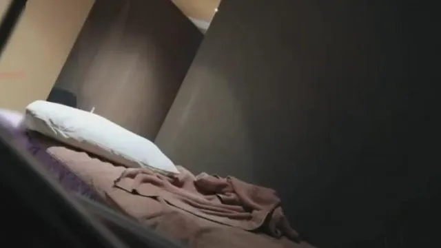 光头哥哥去SPA馆体验按摩~这个女技师怎么越来越不安份!?