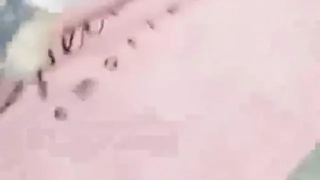 逍遥龙哥专业约砲团队最新力作-兵哥穿上护士装把妹妹逗笑了~妹妹放鬆就给操了~