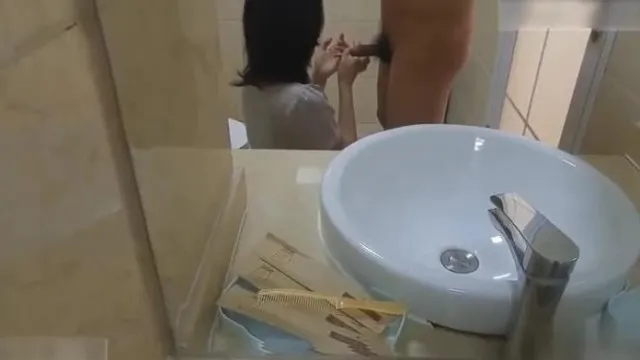 [¡Selección local!] ¡¡El joven jefe llevó a su secretaria a un viaje de negocios!! Después de la reunión, fue directamente al hotel para tener sexo toda la noche ~ ¡Incluso se tomó selfies en el baño como recuerdo!
