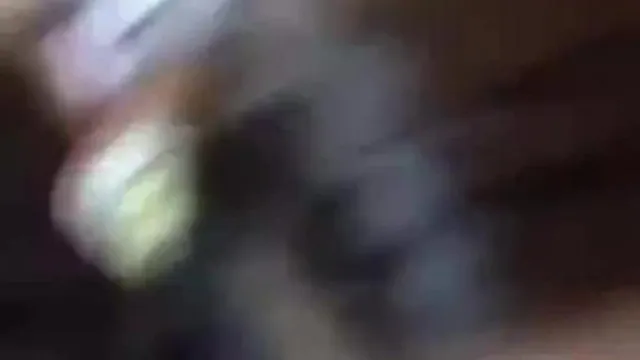 ¿Se filtró la diversión del tocador de la pareja? ¡¡La novia estaba tan obsesionada con comer pollas que ni siquiera se dio cuenta de que su novio la estaba filmando en secreto!!
