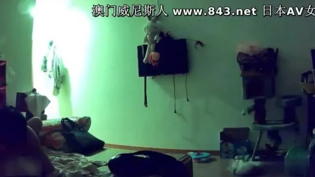 Loco registro sexual de una pareja joven~Presionando a mi esposa contra la pared y follándola fuerte~Resulta que lo que más me gusta es apagar las luces y jugar~!!