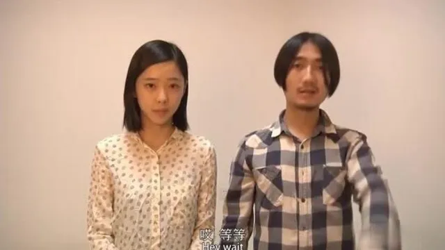 Un jeune réalisateur de Pékin a créé un bureau pour interviewer la dame assise sur scène ~ Son premier amour a été privé de sa virginité par son professeur QQ