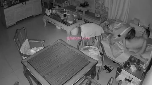 你的居家智慧摄影机安全吗?!老夫老妻床上运动~体位变换直到相拥大爆射!!
