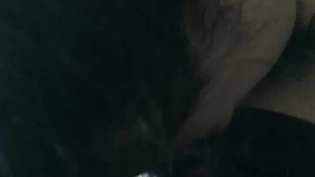 下班送女同事回家~直接停在路边咬咬~女同事咬到忘我~大鸡巴湿润她的口~