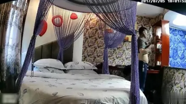 [酒店偷拍] 剽悍大妈偷情日记~和情夫酒店开房疯狂吃G~超高速真空旋转~