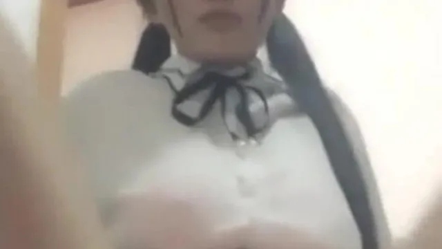 开车了! 内裤破洞的萌妹对鲍鲍磨蹭沖水玩不停