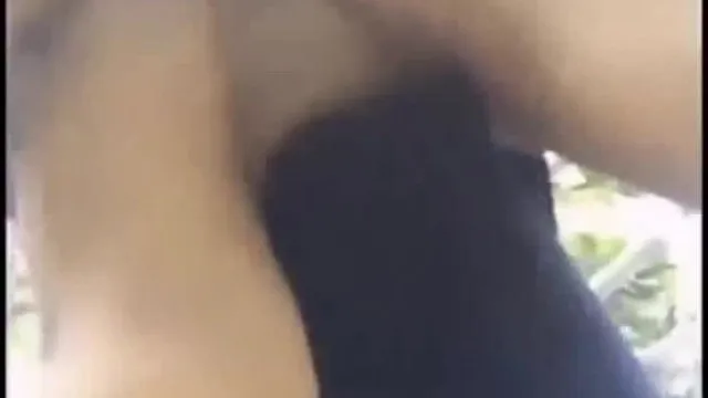 直接到野外啪啪吧! 無毛妹就喜歡哥哥如此大膽