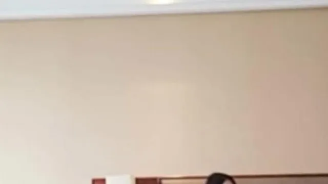 En una plataforma de streaming en vivo que no permite el sexo, la tetona Tutu y el magnate local todavía lo hacen