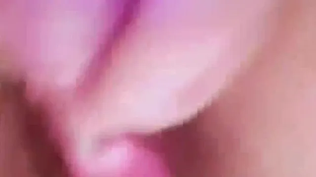 极品正妹害羞的抠抠大秀