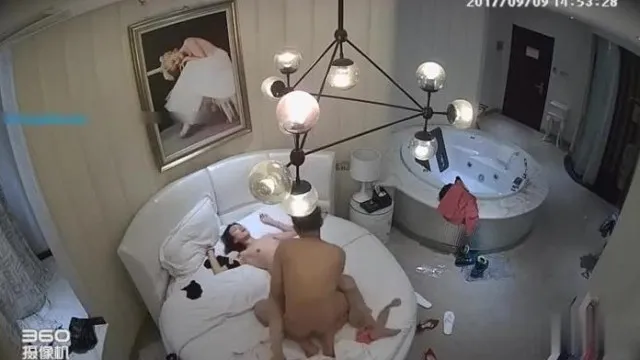 男友幻想干空姐！高挑女刚被操完一次为了取悦肉棒只好满足他