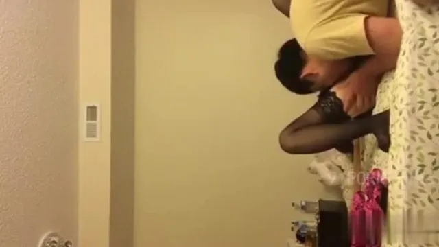 [好女人 不干吗?]穿着黑丝格子裙来场性器交合特别有味道  女:哦嗯~不要这样子!~