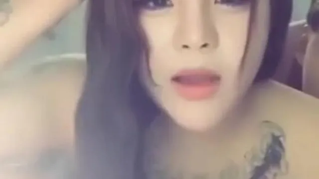 有漂亮脸蛋的大奶女主播%%当然要露脸! 即使干她的男再丑也没差
