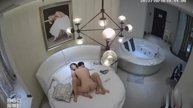 [Sélection locale !] Une étudiante aux longues jambes a été photographiée en secret dans un hôtel après avoir pris une douche, elle l'a ensuite baisée et a dit qu'elle ne pouvait pas le supporter.