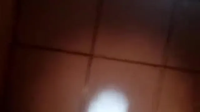 Le dossier du procès de rencontres d'un homme du coin qui se dit jeune homme. Le sujet du procès a les cheveux courts et des seins énormes 4.