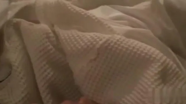 骚货穿的一身红 让男人如冲动的牛一般停部下