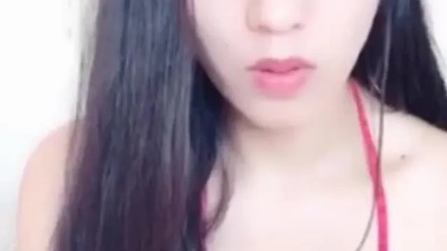 高颜值御姊越抠越兴奋潮喷到镜头! 可以呀. 我可以连续喷给你们啊, 刷起来！！